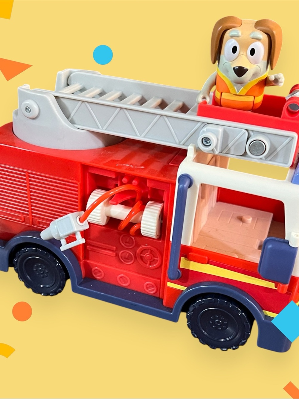 Bluey’s Fire Truck Toy with Ladder and Figures - Picture 3 of 3